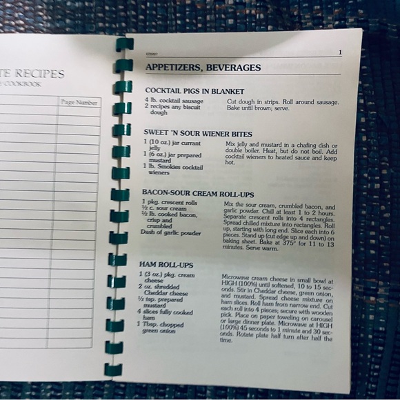 Easy Does It Cookbook: A Five (or Less) Ingredient Cookbook - Picture 3 of 7